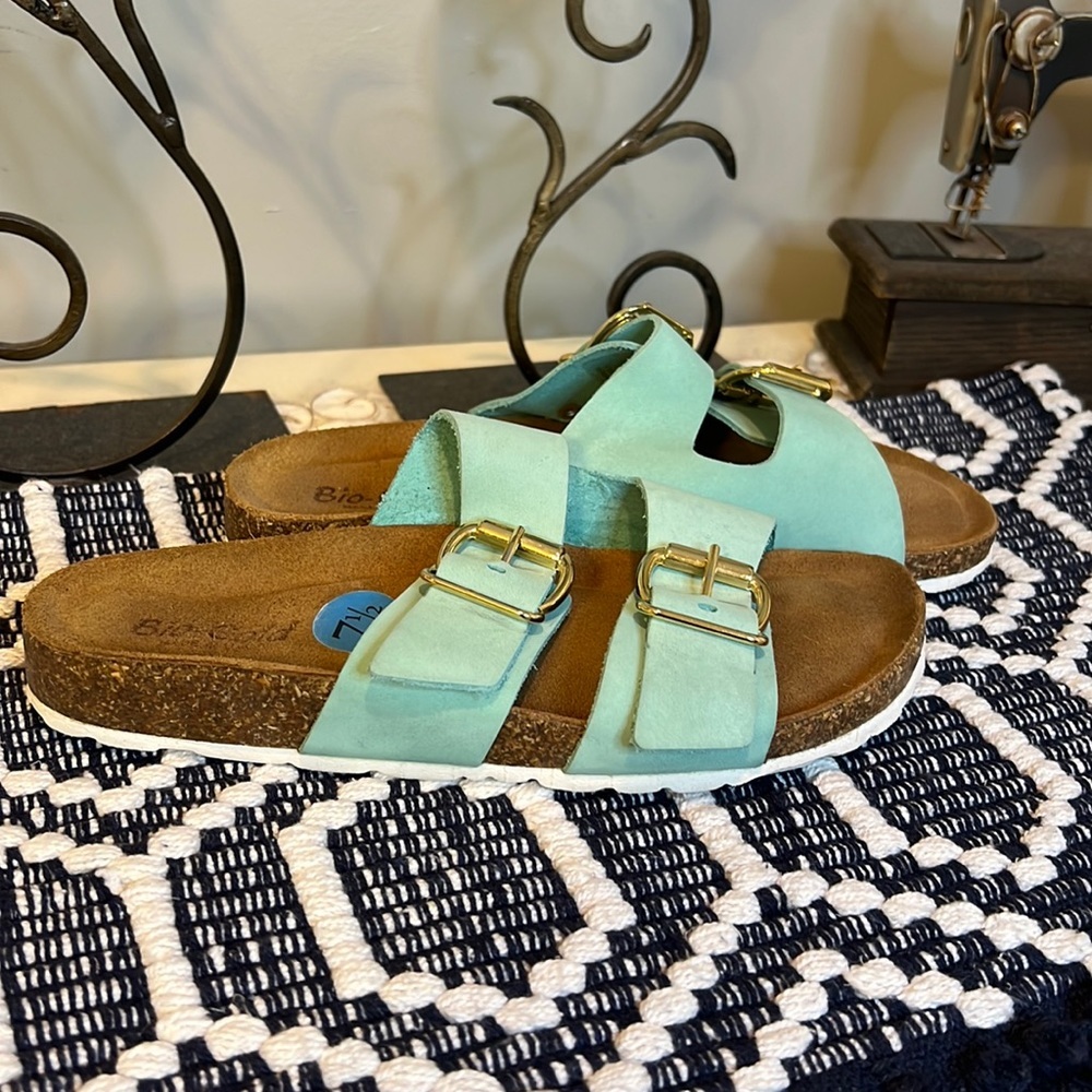 Bio Gold Sandals turquoise slip on, size 7.5